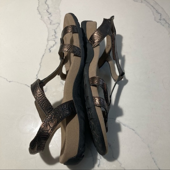 TAOS Sz 11  Trophy Strappy Copper Colourway Velcro Closure Comfort Sandals - Picture 7 of 16